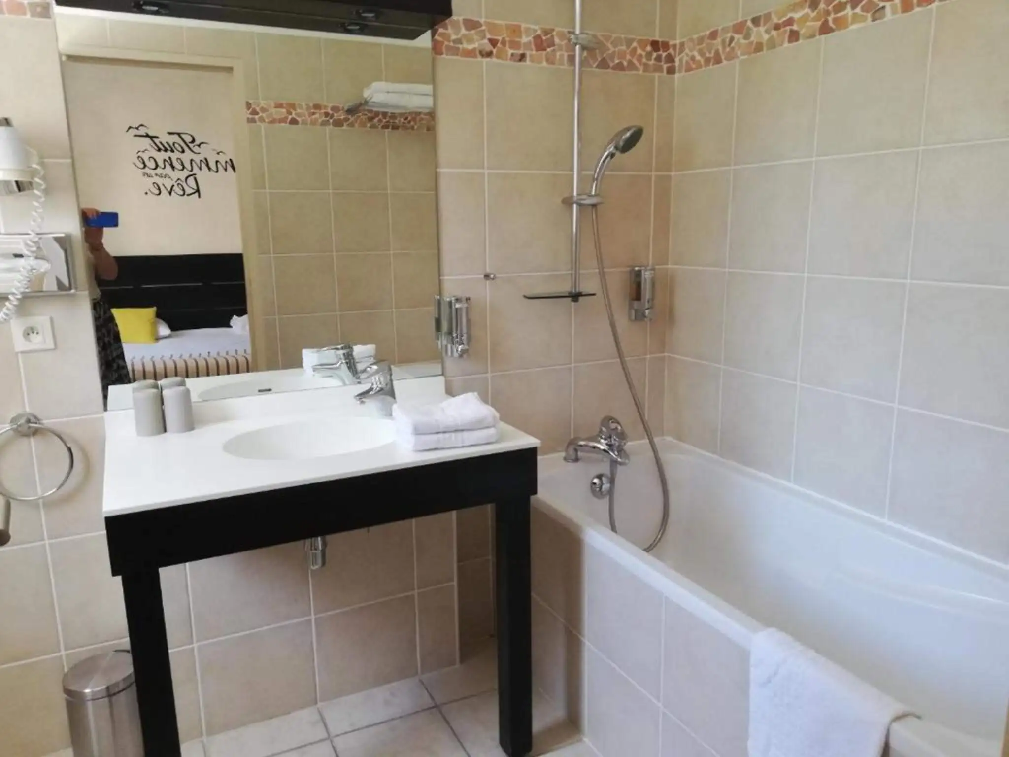 hotel bord de mer sanary